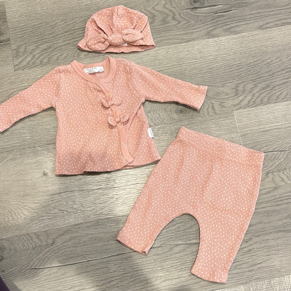 Tahari Baby- Adorable Pink Baby Outfit with Hat